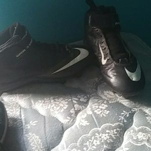 Used needs a shoelace. nike superbad